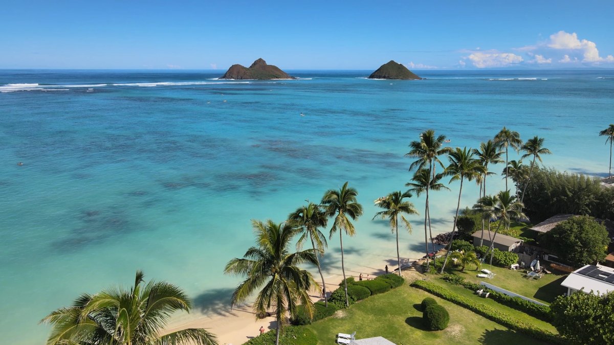 Lanikai shoreline and Nā Mokulua, Oʻahu.
