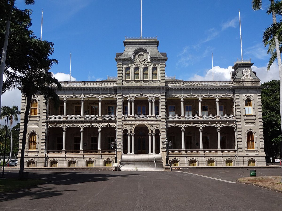 The main facade of ʻIolani Palace in Honolulu, photographed August 13, 2015.