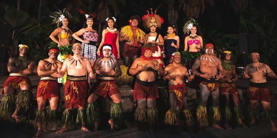 Chief’s Lūʻau performers on stage.