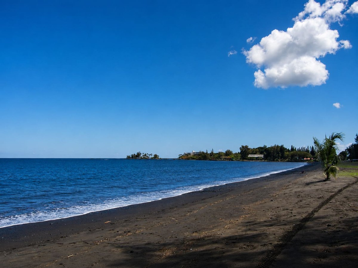 Hilo Bayfront Beach — source photograph