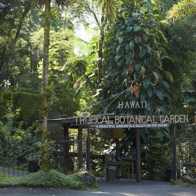 Entrance sign at Hawaiʻi Tropical Botanical Garden.