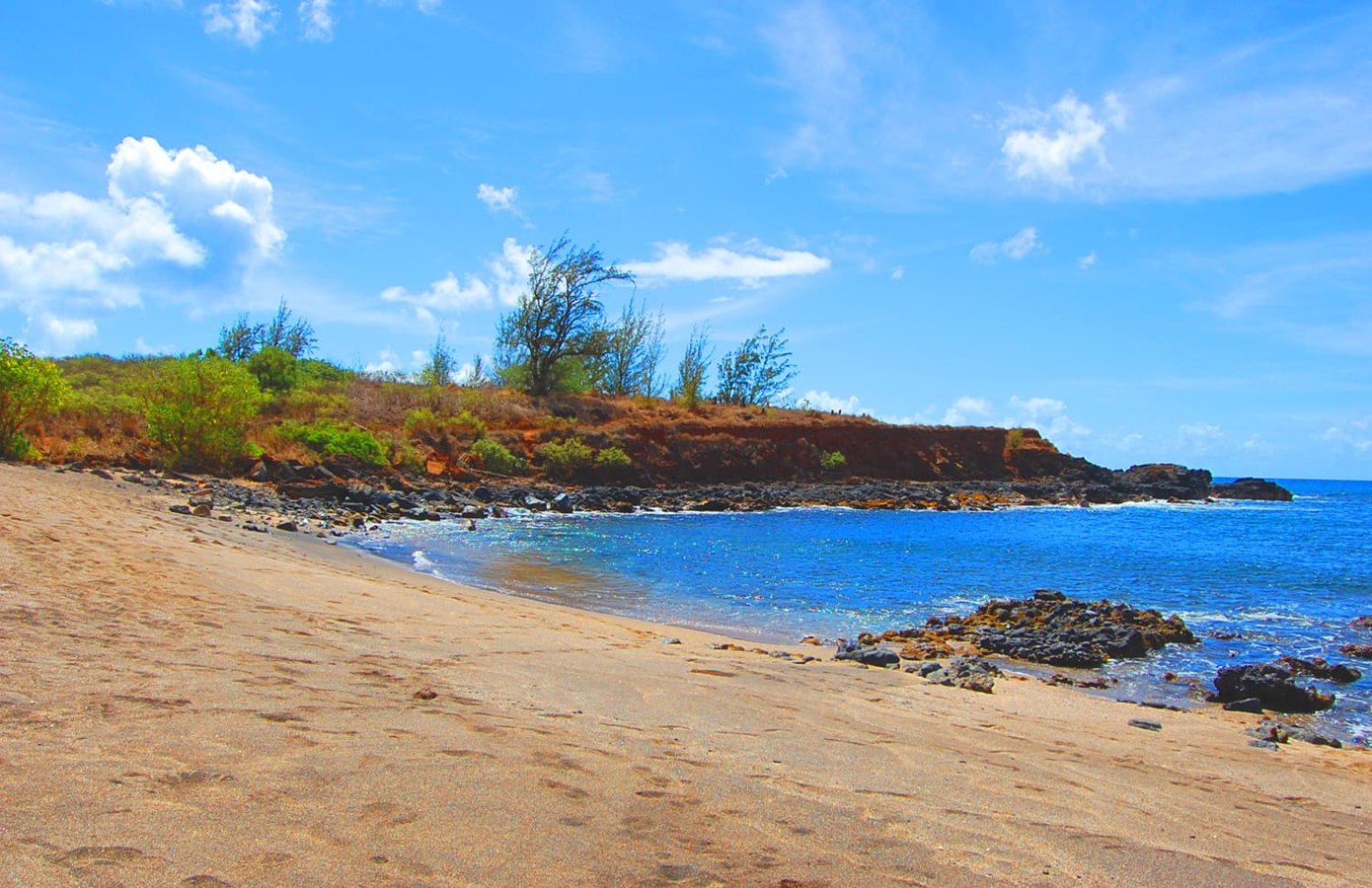 ʻEleʻele / Glass Beach — source photograph