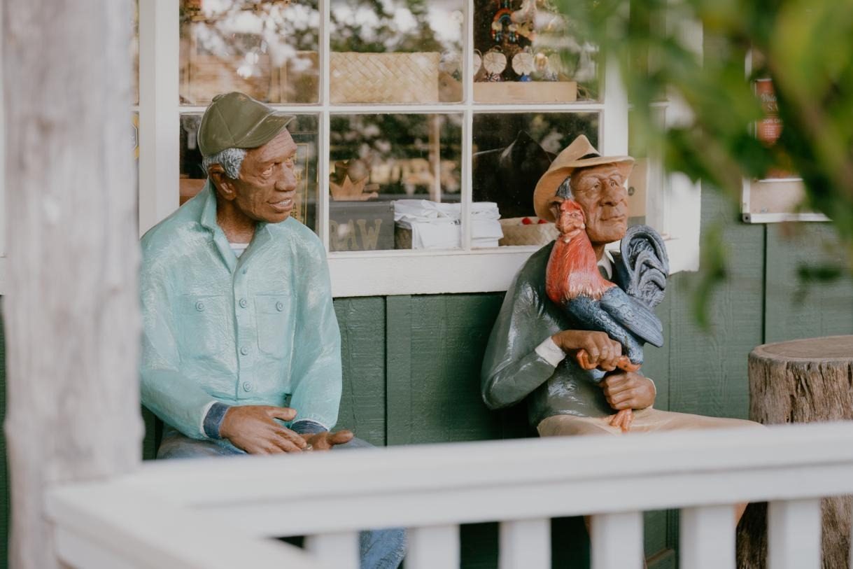 Porch scene at Ulupalakua Ranch Store