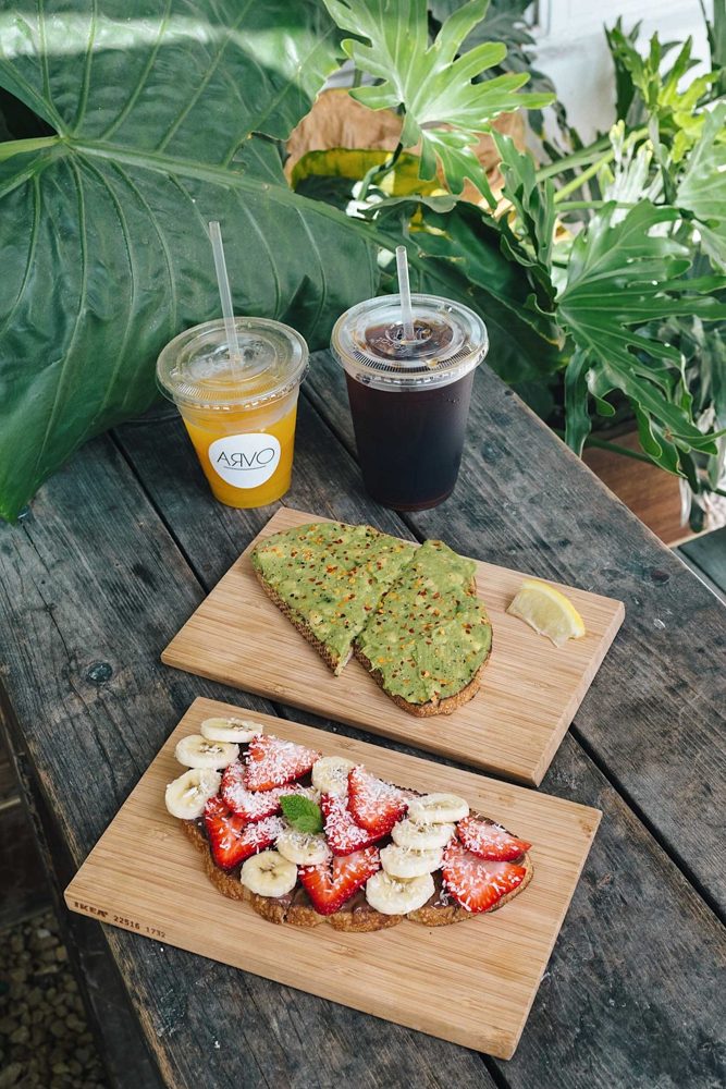 Toast and drinks at ARVO, Oʻahu