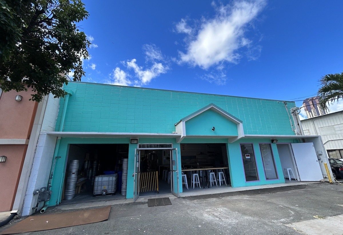 Howzit Brewing exterior, Kakaako.
