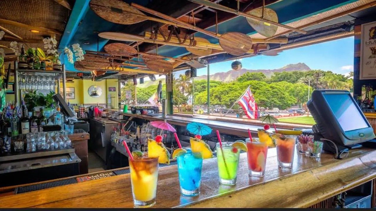 Cocktails at Hula’s Bar & Lei Stand, Waikīkī