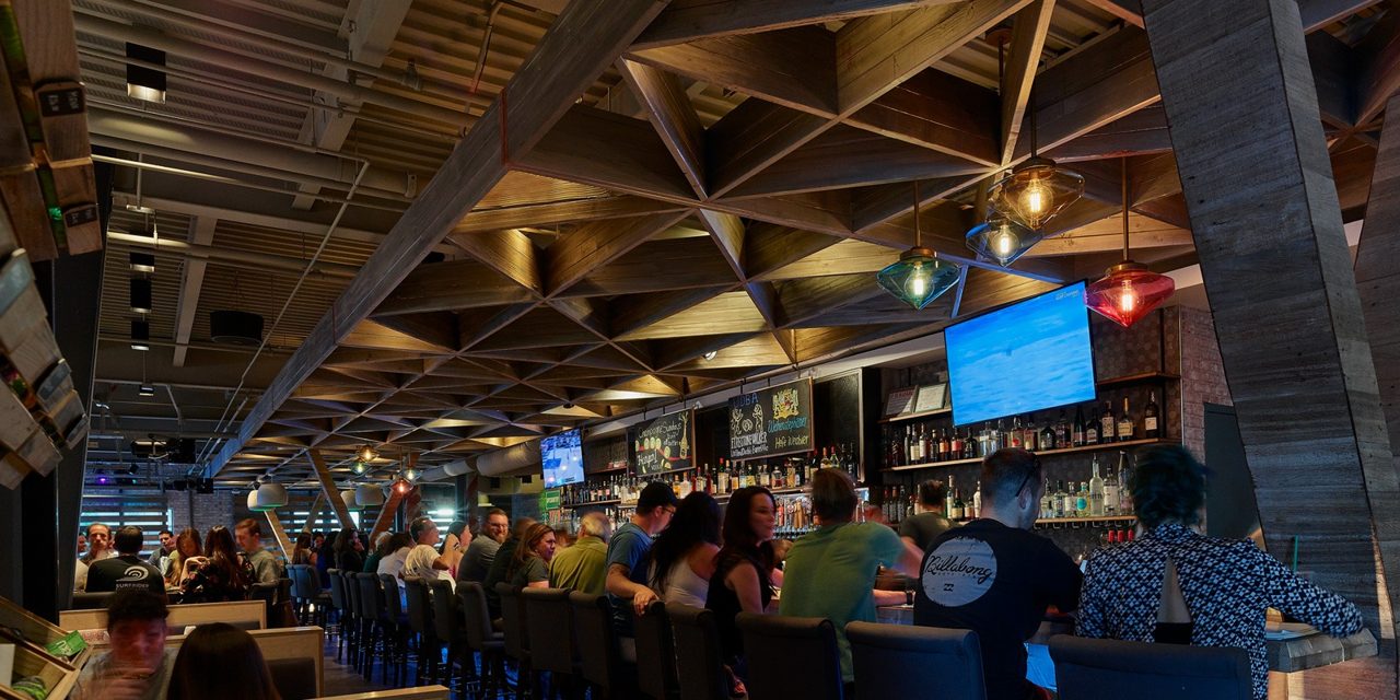 Moku Kitchen bar and dining room in Kakaʻako