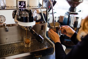 Akamai Coffee — official brand photograph; branch not identified