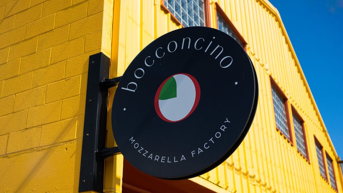 Bocconcino exterior sign on Kawaiahaʻo Street