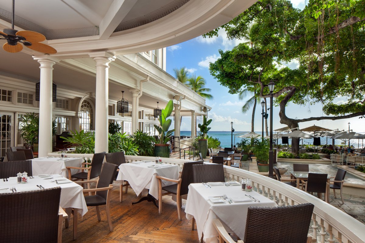 Oceanfront seating at The Veranda, Moana Surfrider