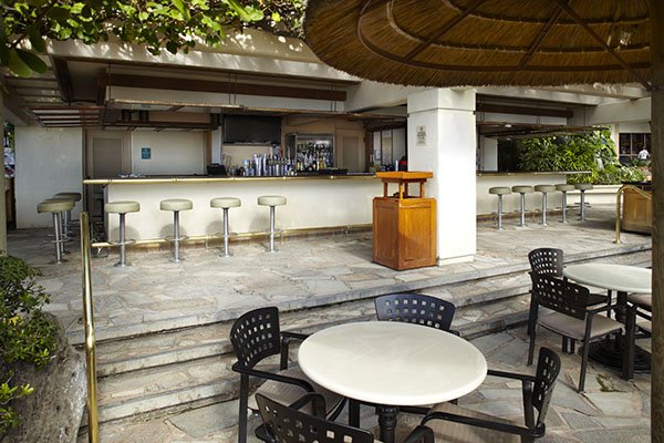 Hau Tree Bar at Hilton Hawaiian Village