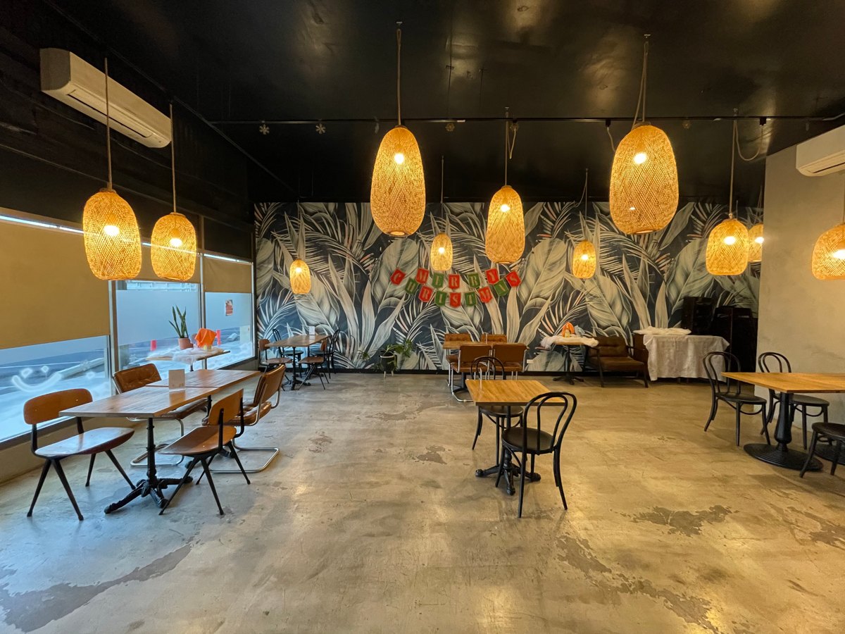 Egghead Cafe dining room